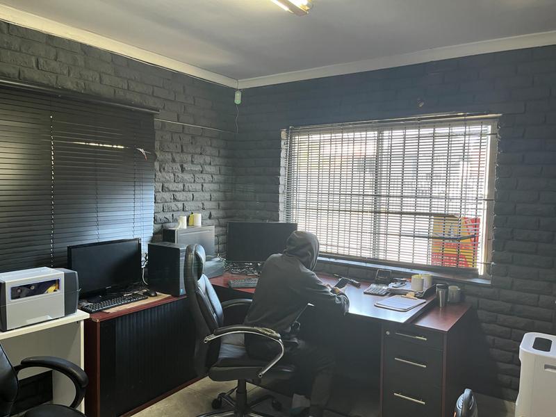 To Let Commercial Property for Rent in Montague Gardens Western Cape